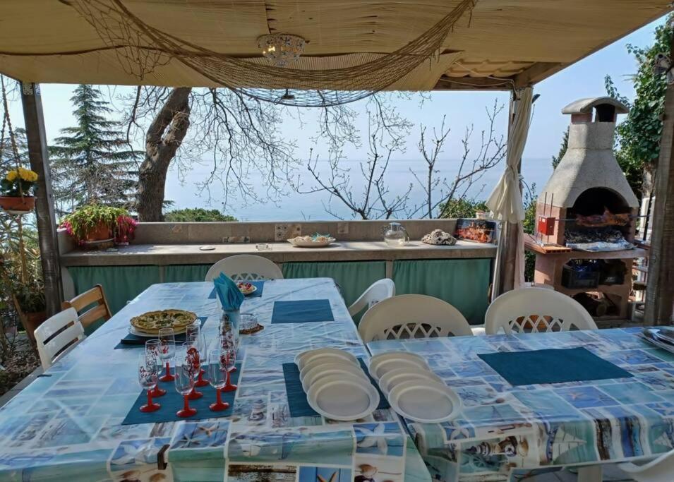 Brezza Marina - Appartamento In Villa Fronte Mare Триест Экстерьер фото