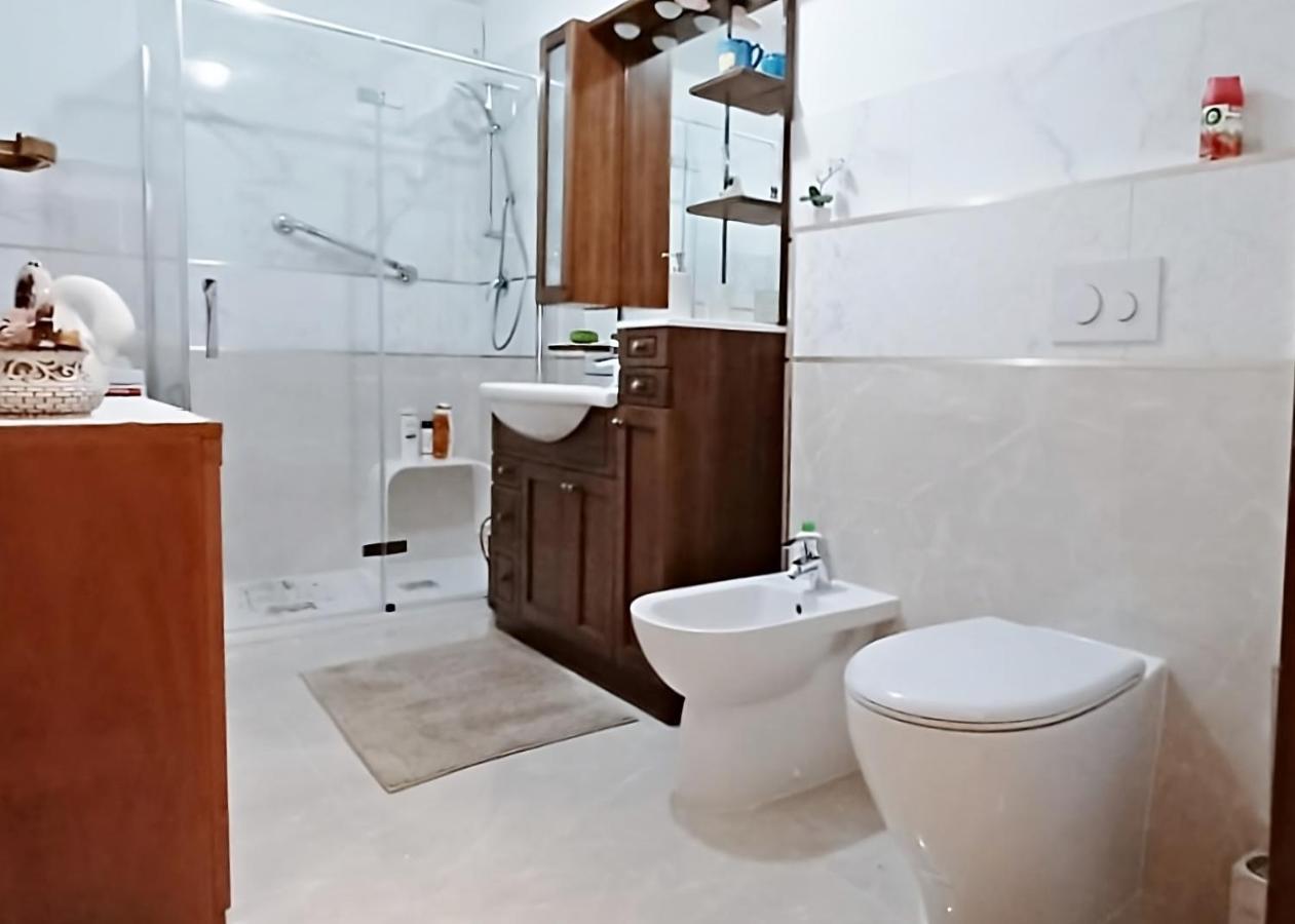 Brezza Marina - Appartamento In Villa Fronte Mare Триест Экстерьер фото